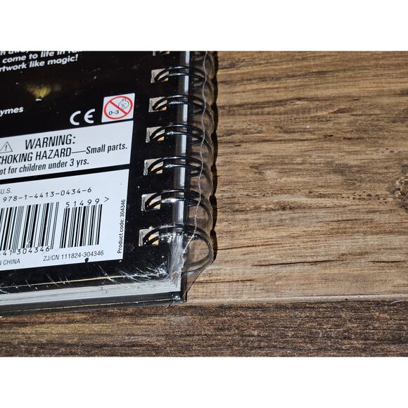 Scratch & Sketch At the Beach (Trace-Along): An Art Activity Book - Picture 4 of 5